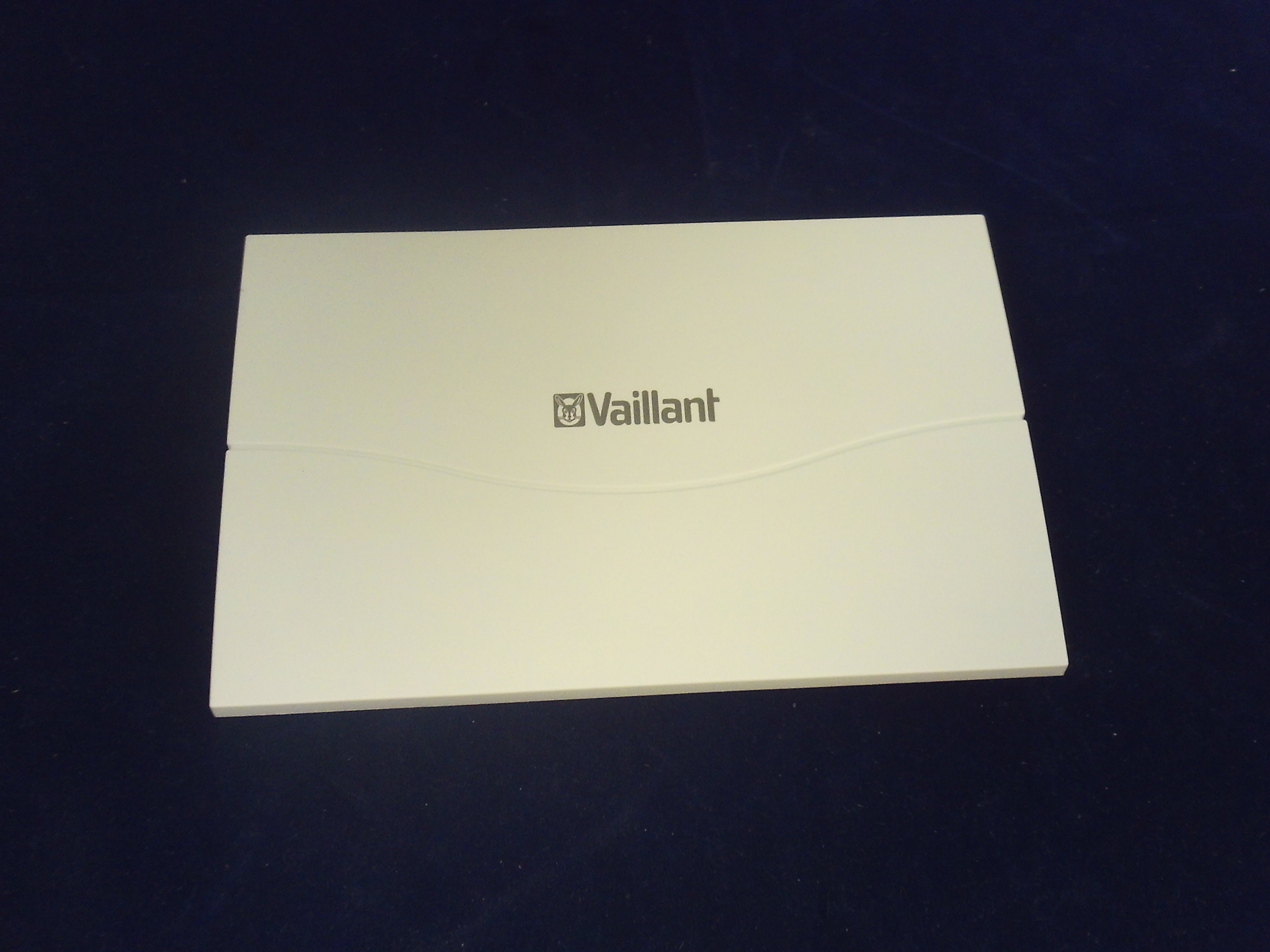 Cover control slot, white