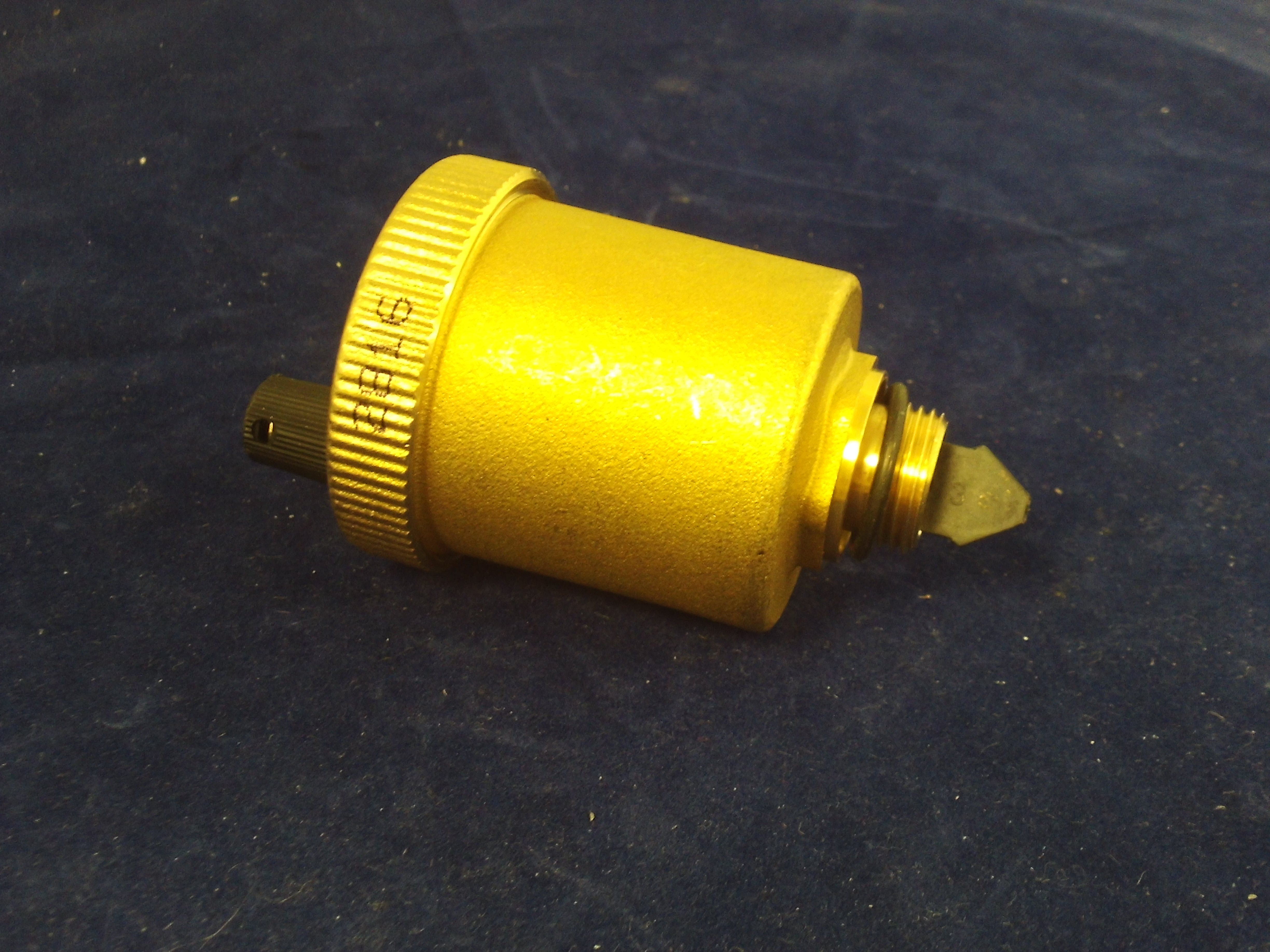 Automatic de-aerator